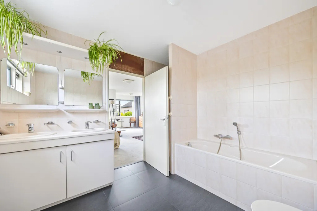 Salles de bain - Villa with Water View in Leidschendam
