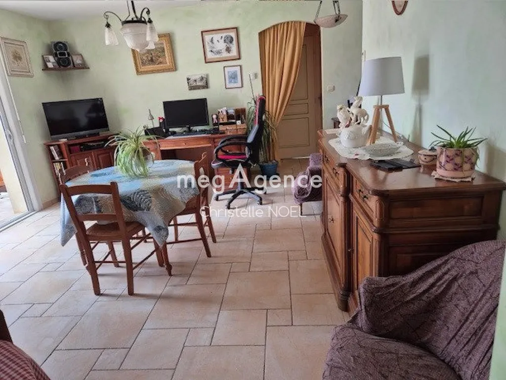 Söögituba - Modern House with Garden in Luçon