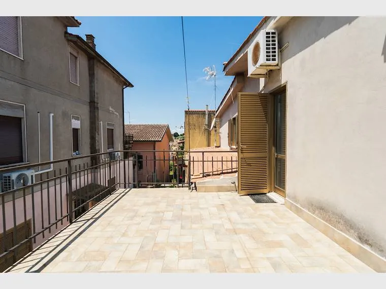 Balcone - Central Two-Bedroom Apartment with Terraces in Formello