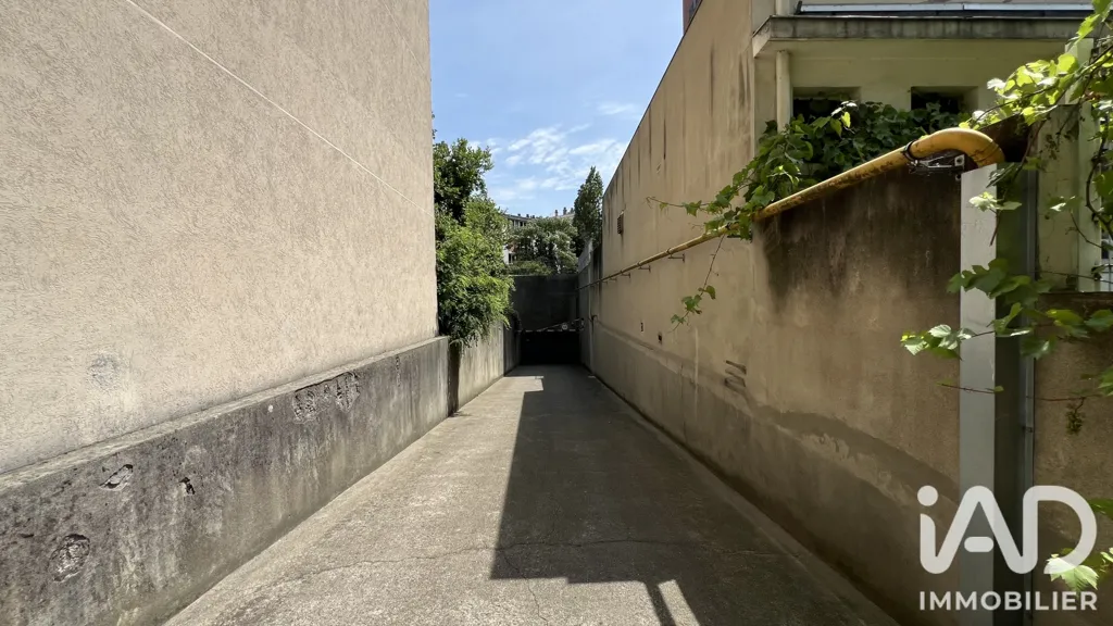 Esterno - Parking with 3 Secure Boxes in Pantin