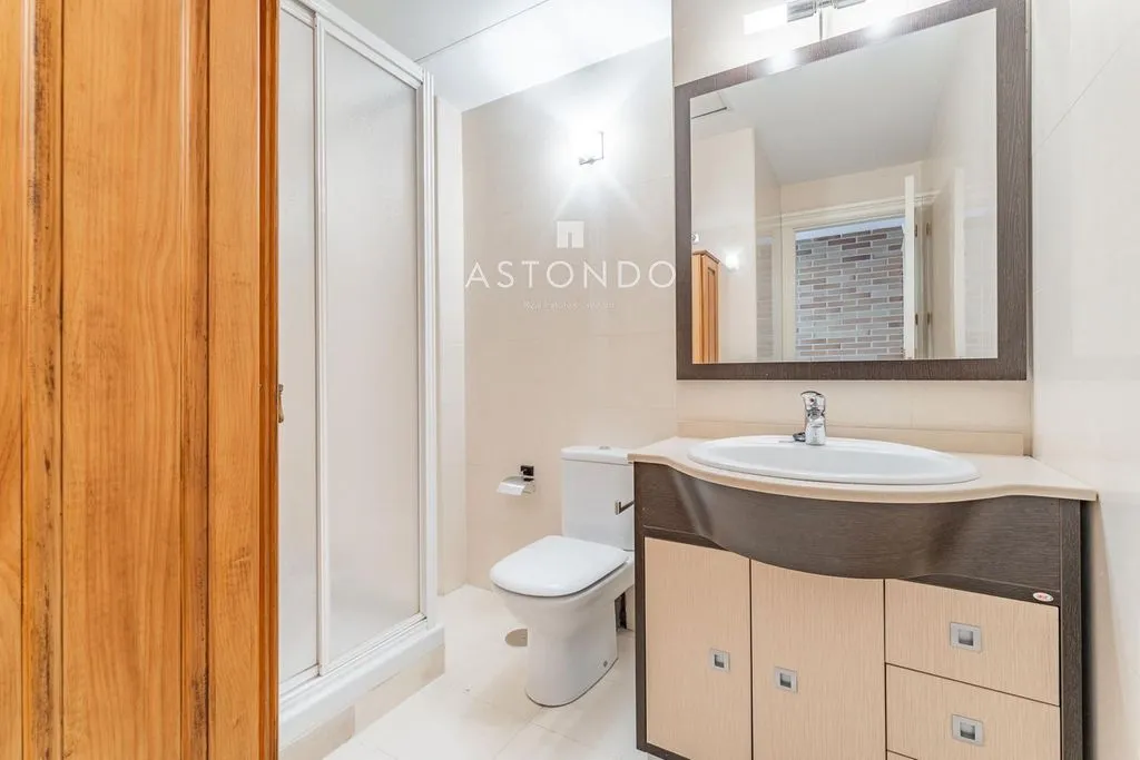 Salles de bain - Luxury Townhouse with Pool in Madrid