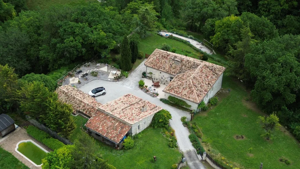 Vue aérienne - Maison en Pierre avec Piscine à Montaigu-de-Quercy