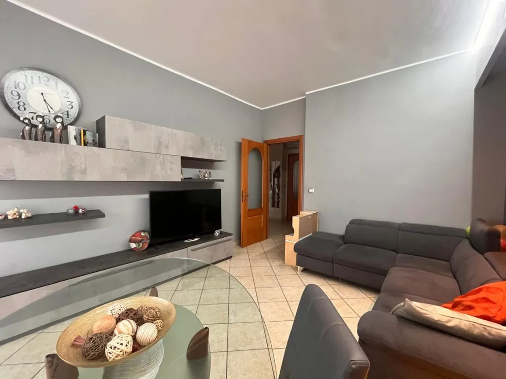 Séjour - Rearranged Apartment with Balcony in Beinasco