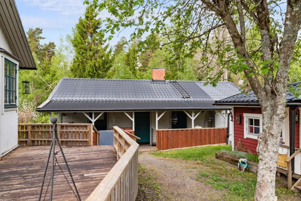 Jardin - Villa with Pool and Jacuzzi in Smara, Edsbro