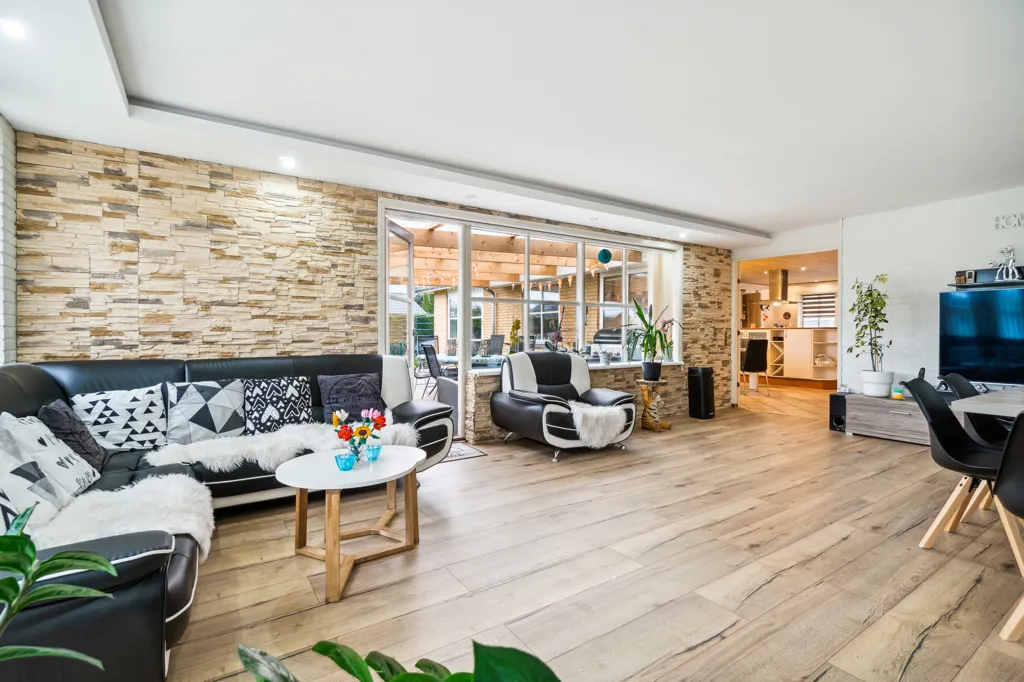Living Room - Villa with Play Area near Give