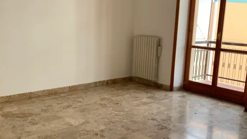 Pièces - Bright Apartment with Balcony in Cosenza