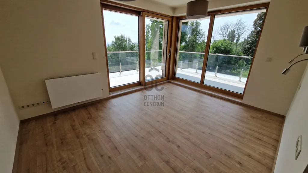 Toad - Luxury Duplex with Garden in Budapest III