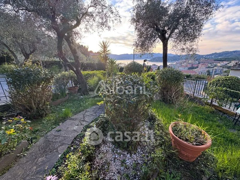 Aed - Spacious Apartment with Sea View in Lerici