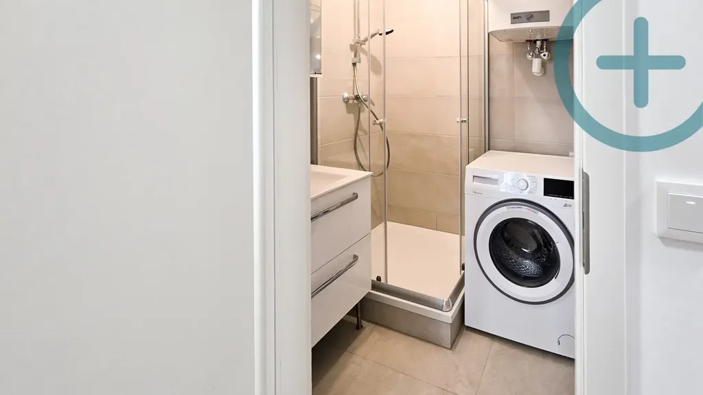 Buanderie - Modernised 4-Bedroom Flat in Central Location