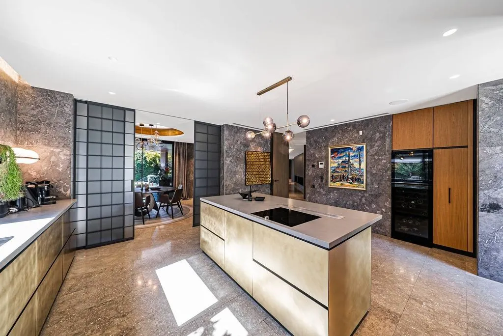 Kitchen - 10-Bedroom Chalet with Pool in Guadalmina Baja