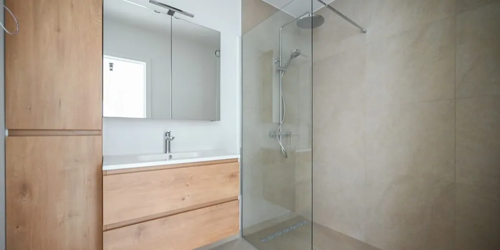 Salles de bain - Appartement Économe en Énergie avec Jardin à Izegem