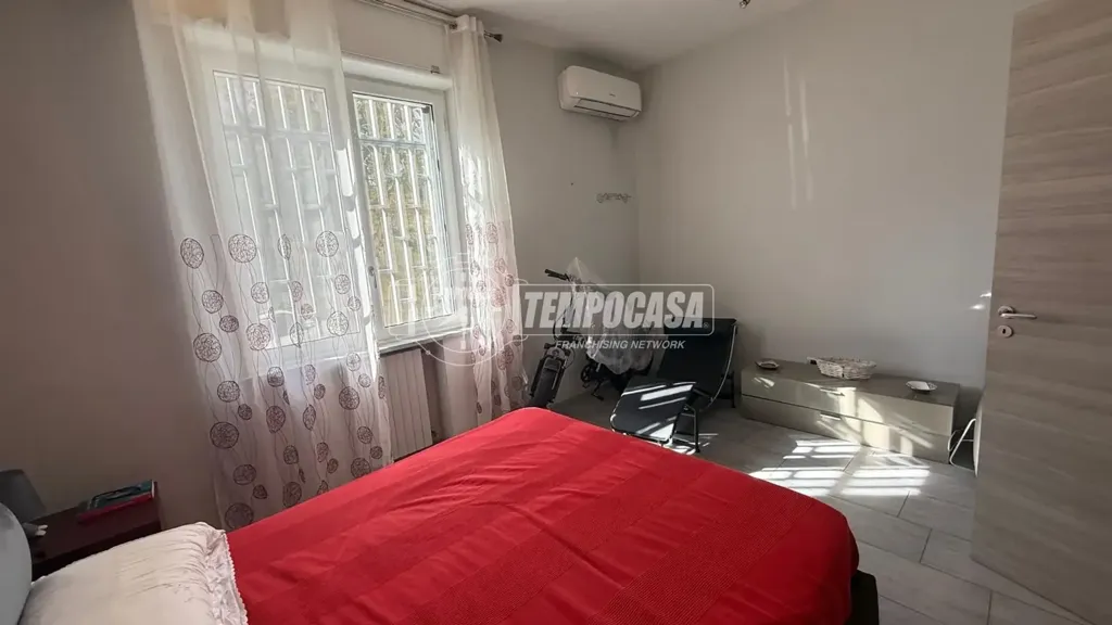 Camere da letto - Appartamento con giardino condominiale a Napoli