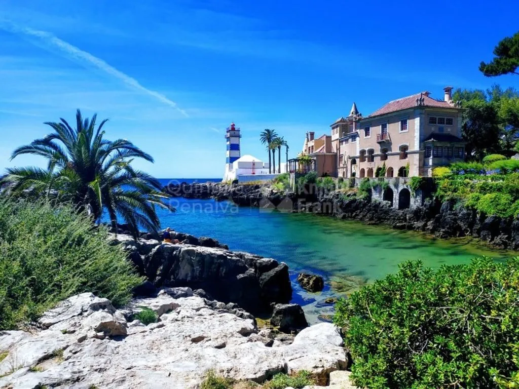 Luxury Villa with Development Potential in Cascais