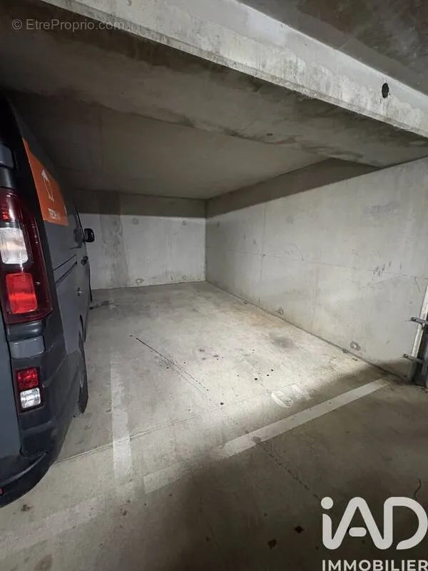 Garaaž - Secure Parking in Pontoise