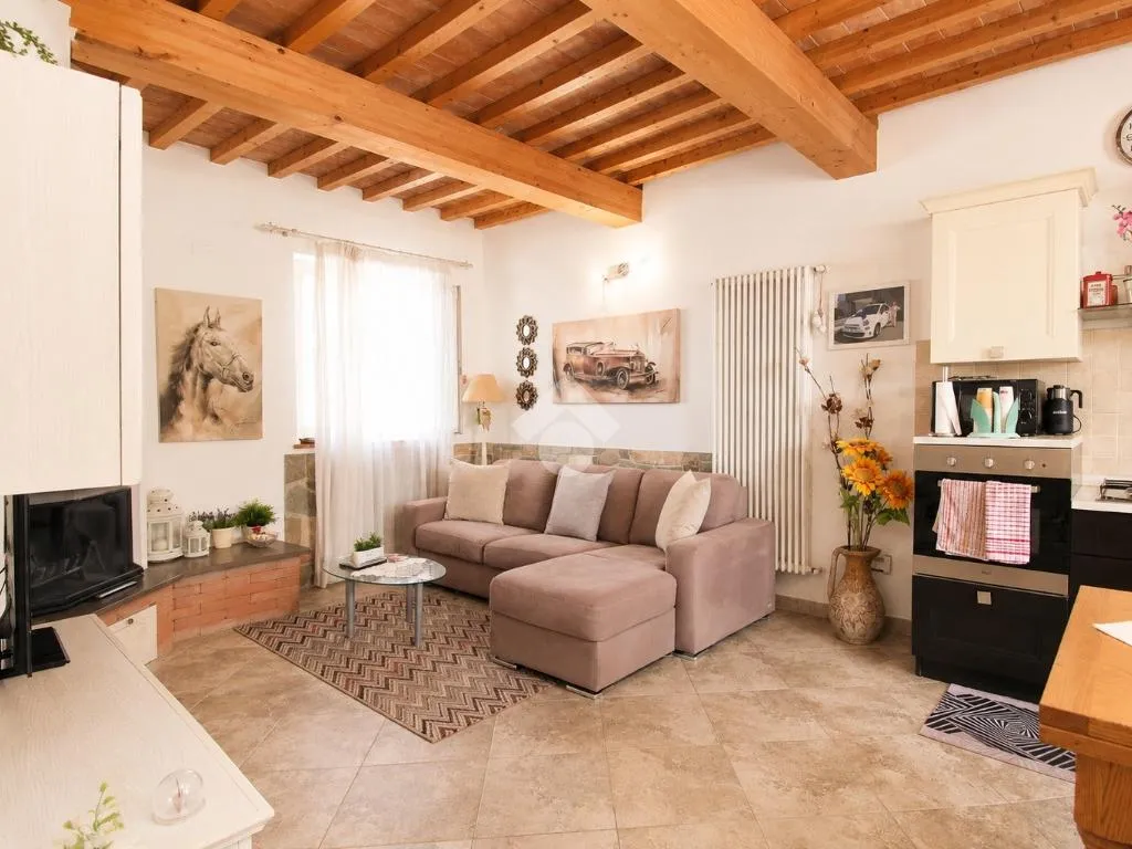 Elutuba - Semi-detached House with Garden in Pontasserchio