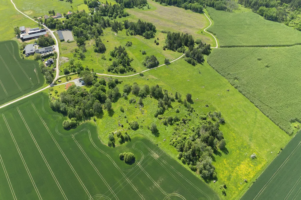 Õhuvaade - Equestrian Estate with Stables in Kolbäck
