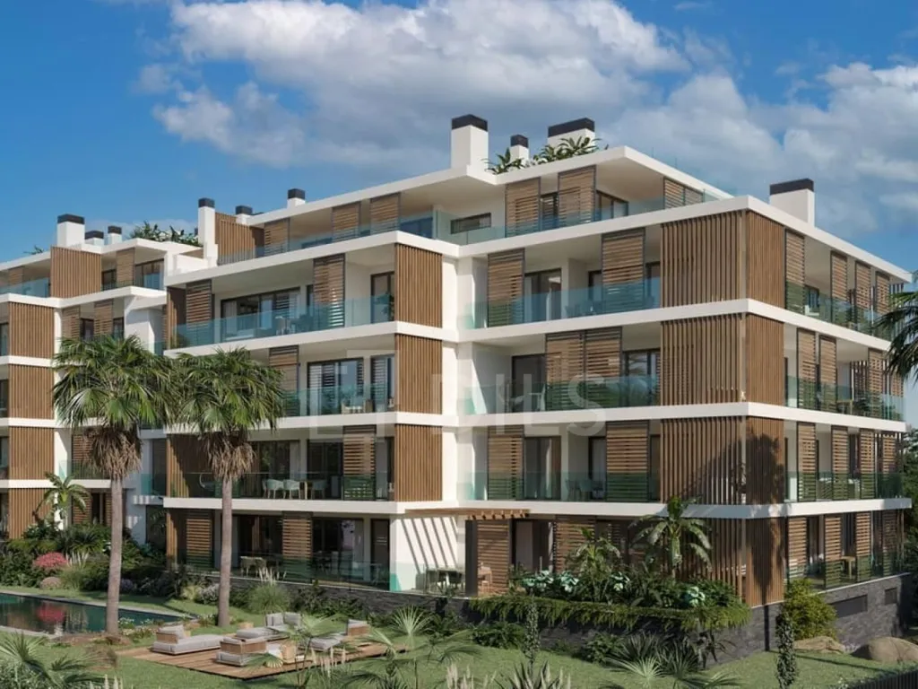 T4 Apartment with Terrace in Parede, Cascais