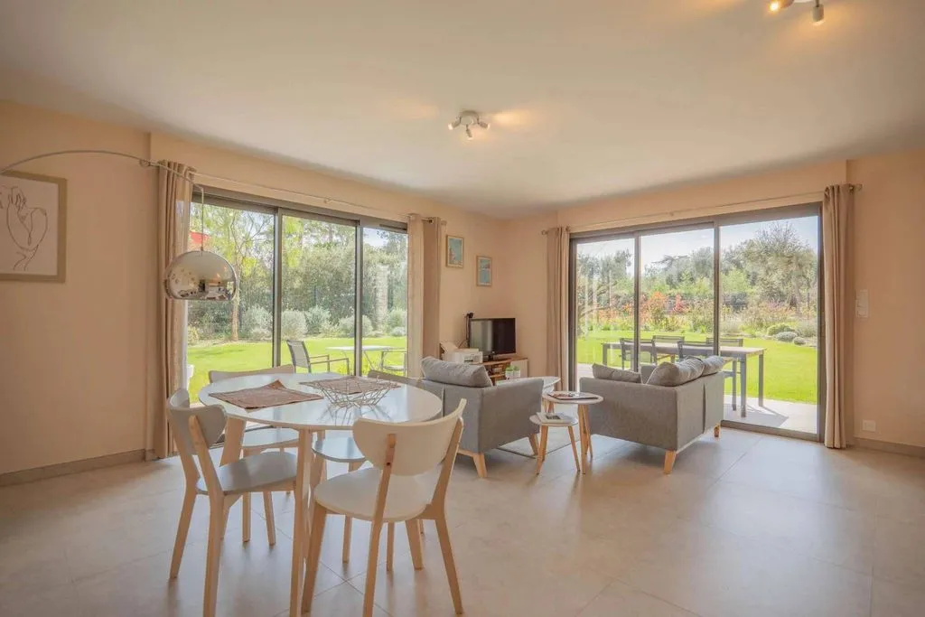 Elutuba - Luxury Apartment with Garden in Grimaud