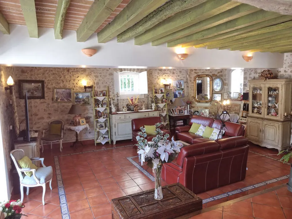 Elutuba - Large Property with Garden in Bruyères-le-Châtel