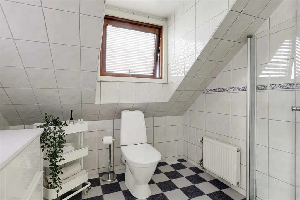 Bathrooms - Modernised Villa with Guesthouse in Malmö