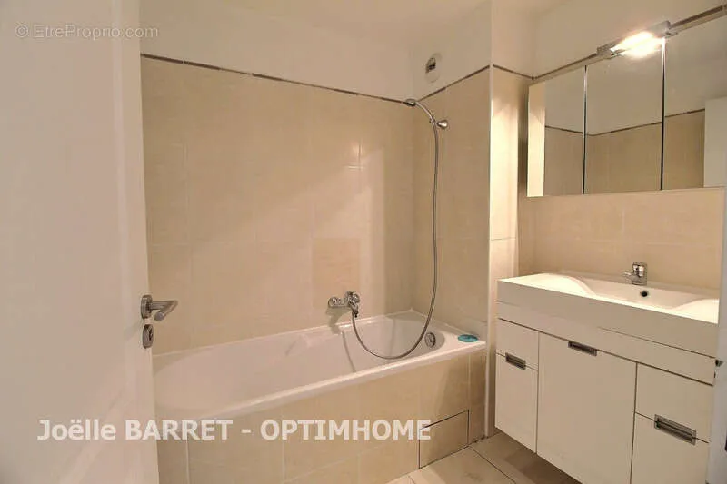 Salles de bain - Appartement 3 Pièces avec Vue Golf et Terrasse à Biot