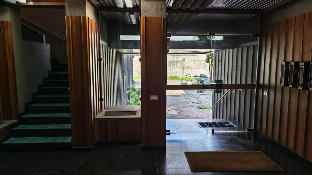 Esik - Spacious Apartment with Terrace in Mendicino