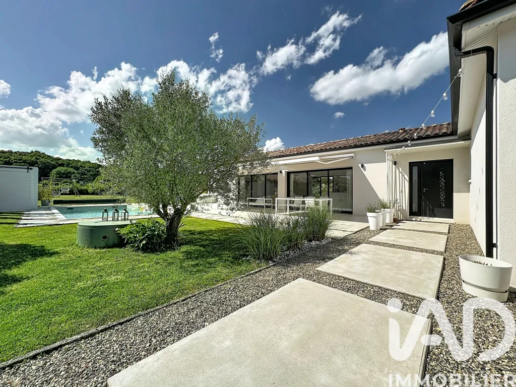 Bassein - Contemporary Villa with Pool in Aussonne
