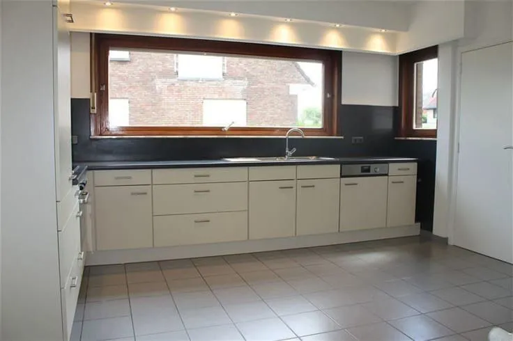 Villa avec Garage et Jardin à Kalfort