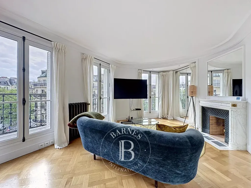 Soggiorno - Luxury Apartment with Balcony in Paris 7th