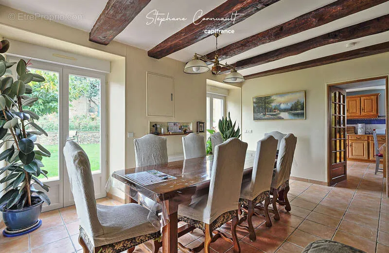 Salle à manger - Ensemble de Maisons avec Piscine dans un Hameau Paisible