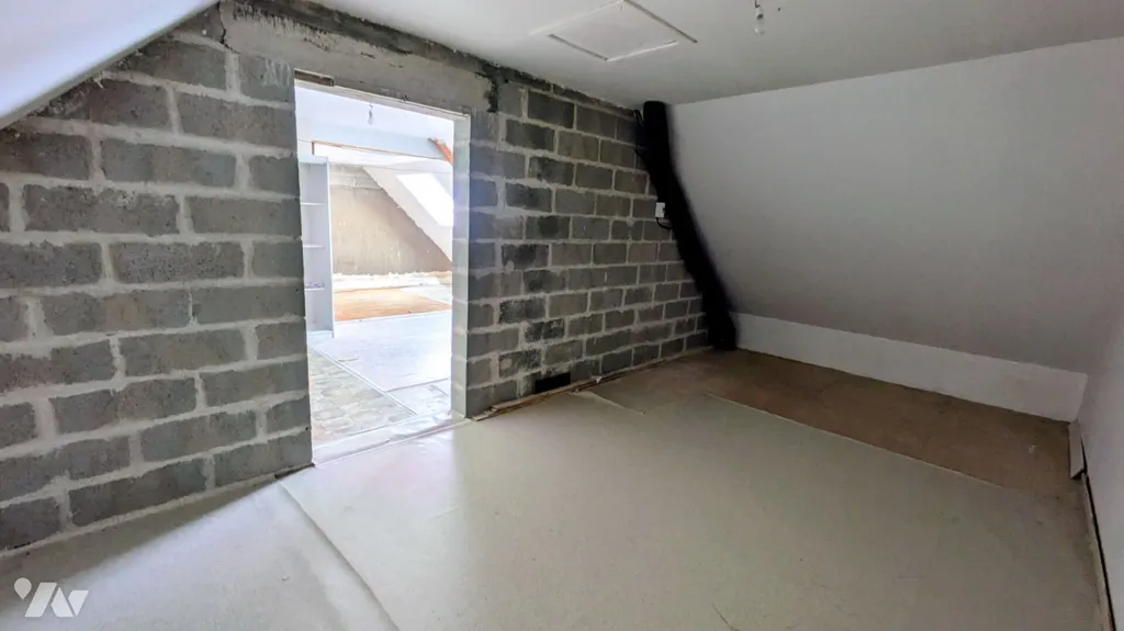 Pièces - Maison avec Garage et Terrain Constructible à Brix