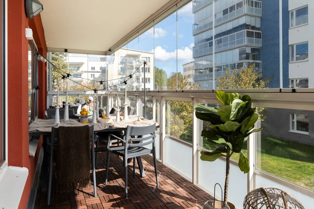 Balcon - Apartment with Balcony in Västerås