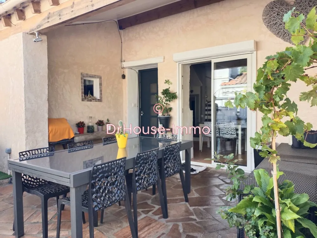 Terrasse - Maison Atypique avec Piscine à La Crau