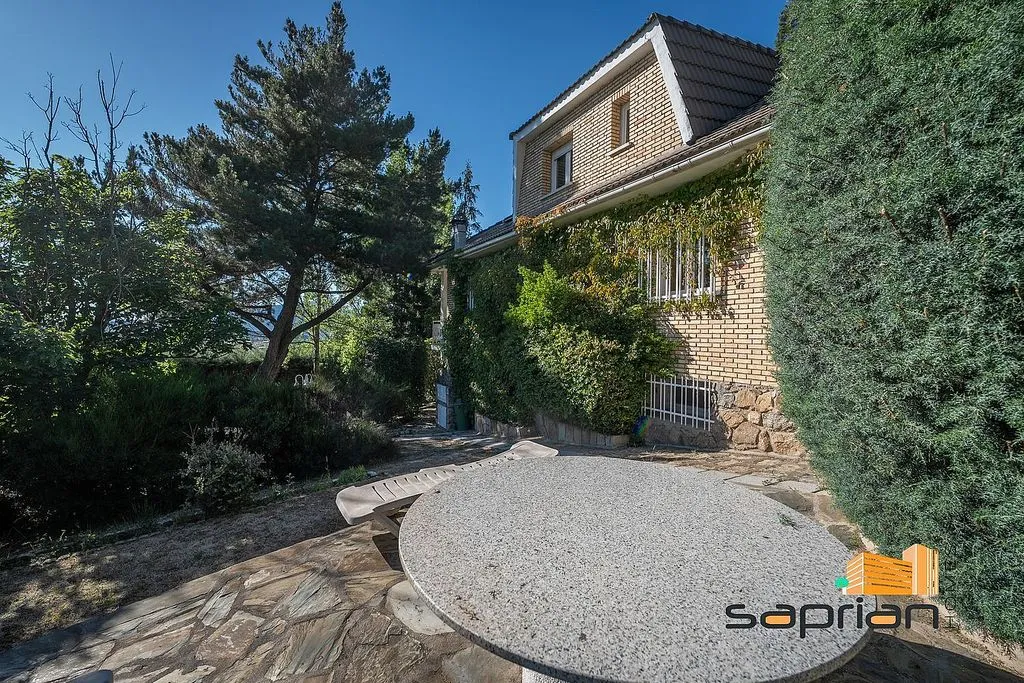 Terrass - Chalet with Pool and Terrace in Robledo de Chavela