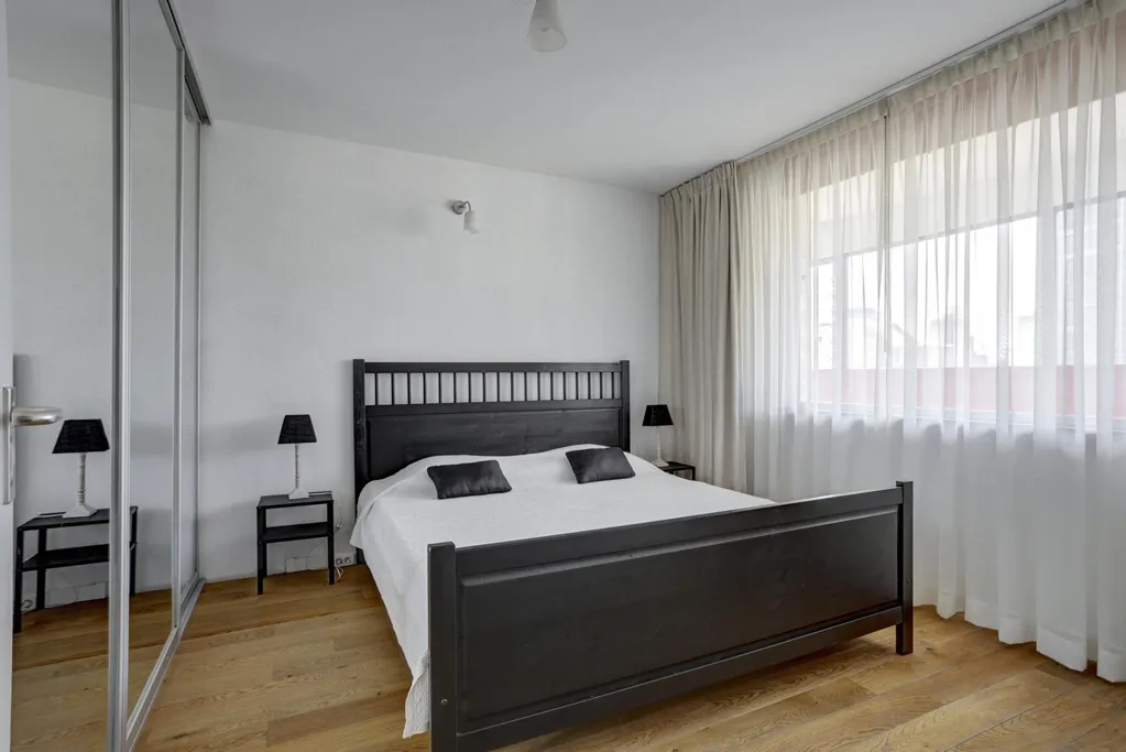 Camere da letto - Galerijflat with City View in Rotterdam