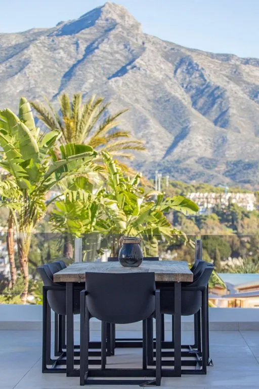 Terrasse - Luxury Villa with Mountain Views in Marbella