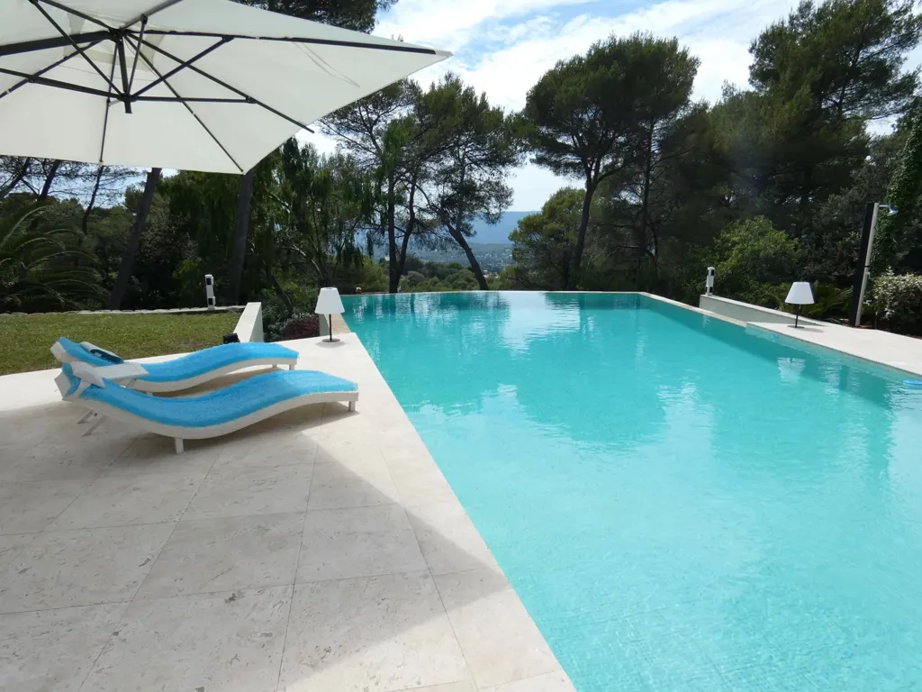 Piscine - Villa avec Vue Dominante sur le Vieux Village à Mougins