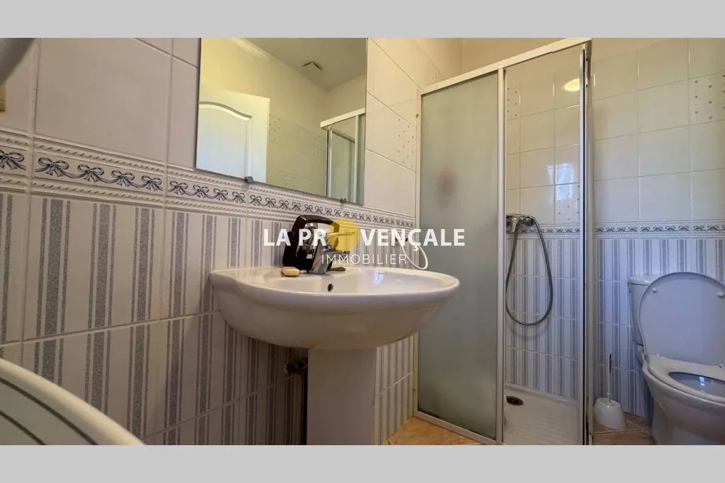 Salles de bain - Maison avec Piscine et Terrasse à Béziers