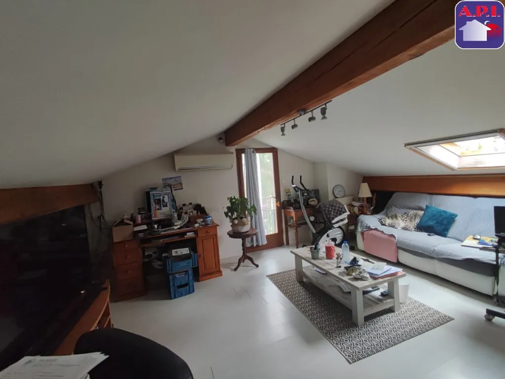 Pièces - Maison avec Hangar dans Zone Artisanale