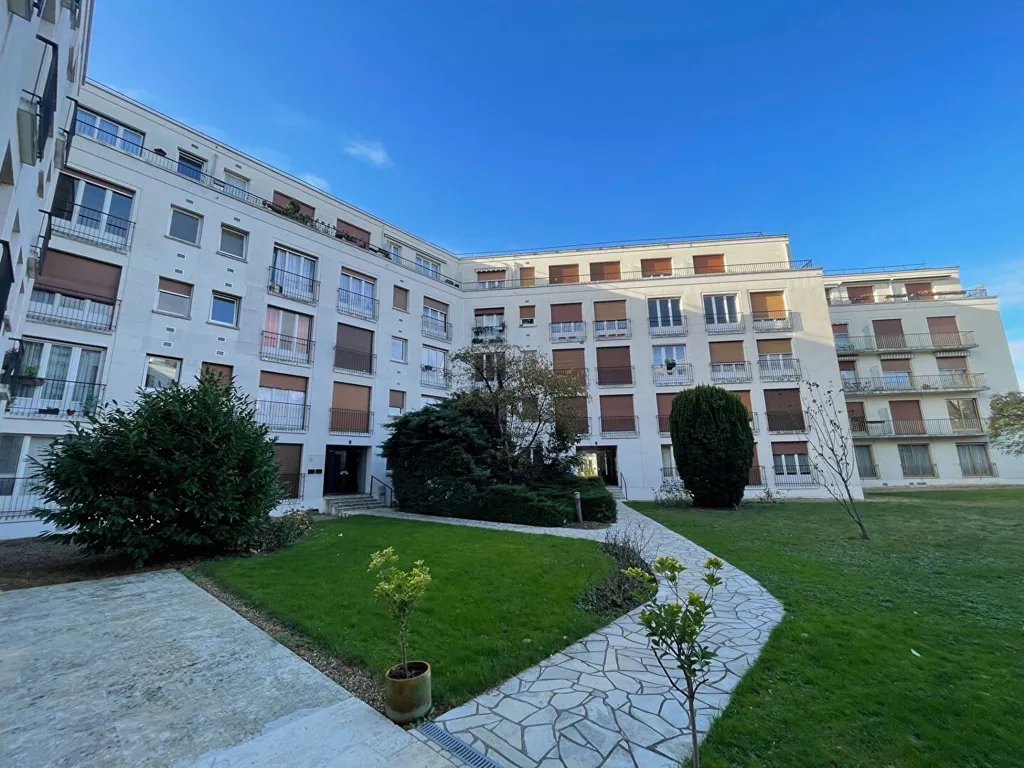 Aed - Renovated Flat with Park View in Blois