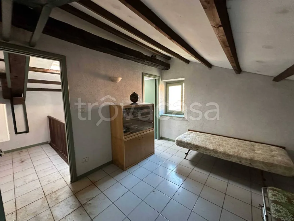 Chambres - Characterful Triplex with Terraces in Pagno