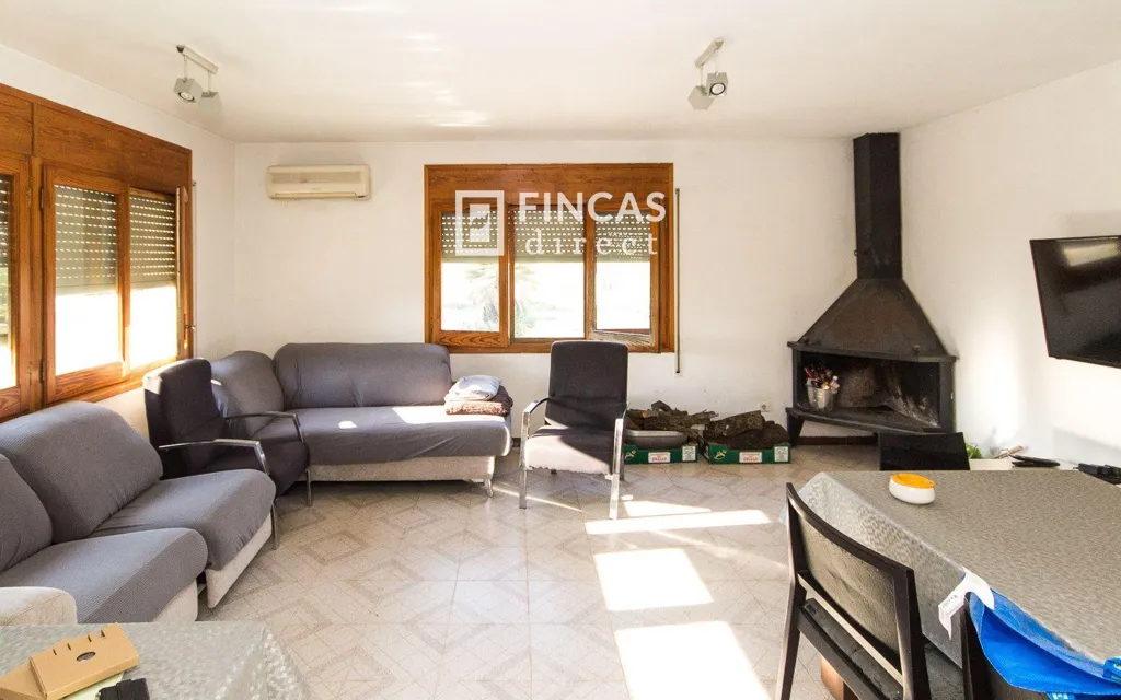 Séjour - Detached Chalet with Fireplace in Deltebre