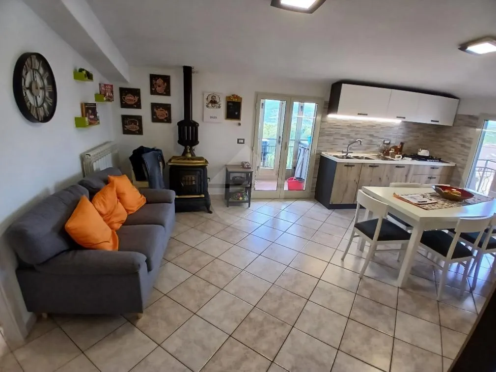 Salle à manger - Mansarded Apartment with Balconies in Carolei
