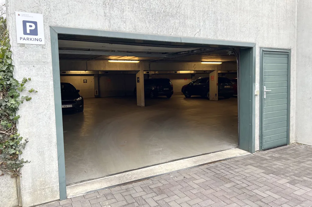 Garaaž - Fully Renovated Office Building in Leuven