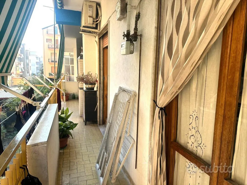 Balcon - 3-Room Apartment with Balcony in Central Scafati