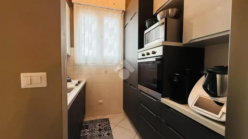 Cuisine - Restored 3-Bedroom Flat with Balcony in Rivoli
