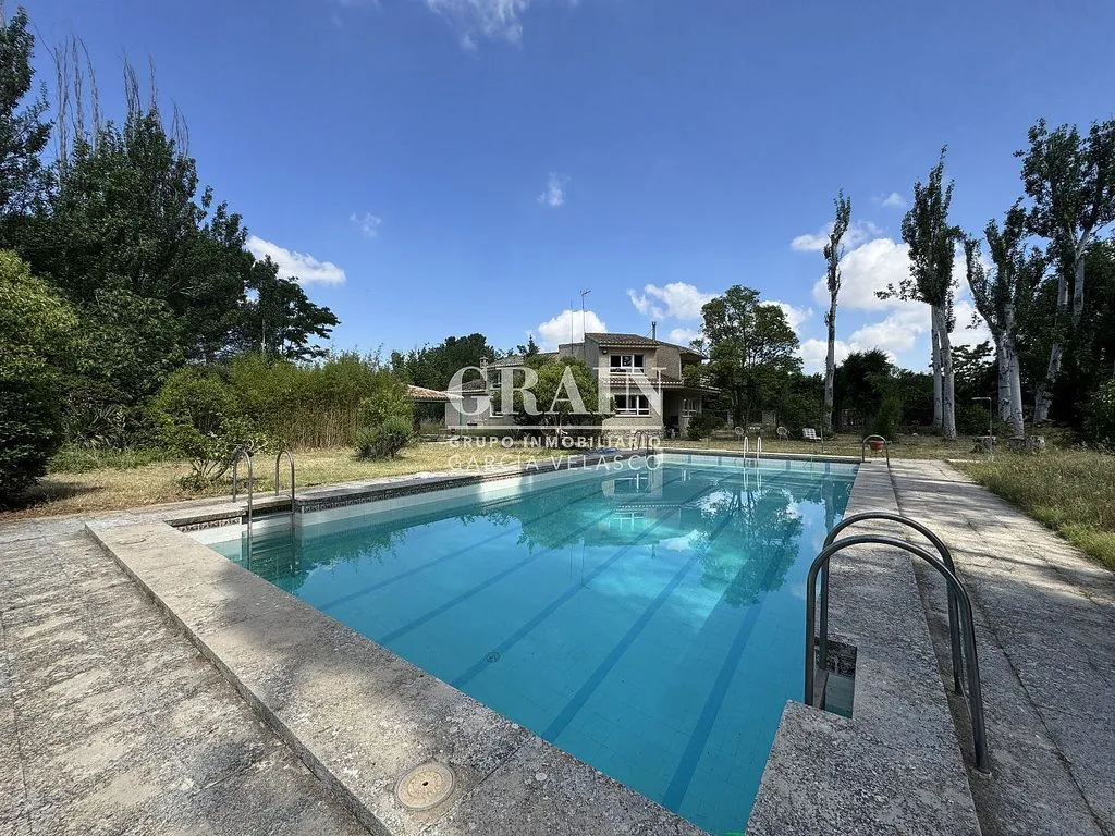 Piscina - Chalet with Pool in Hermanos Falcó