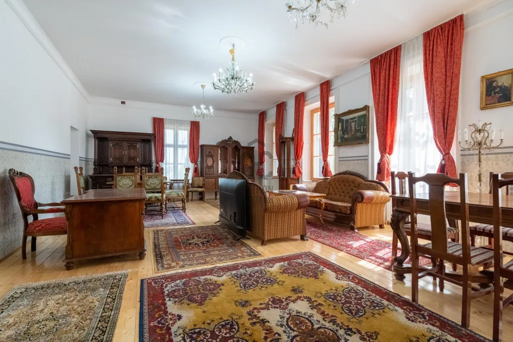 Elutuba - Historic Villa with Event Space in Nemesvita