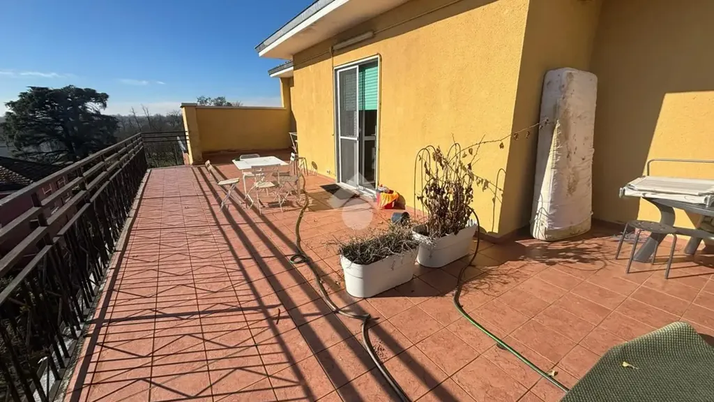 Balcon - Trilocale with Terrace in Pavia