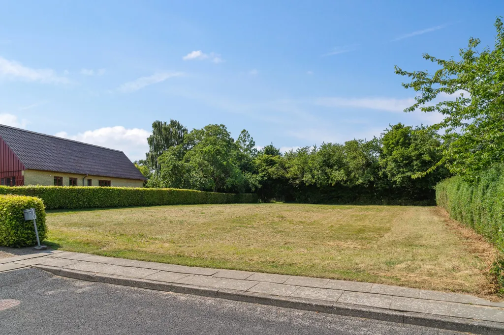 Aed - Year-Round Plot with 5G Coverage in Tranekær